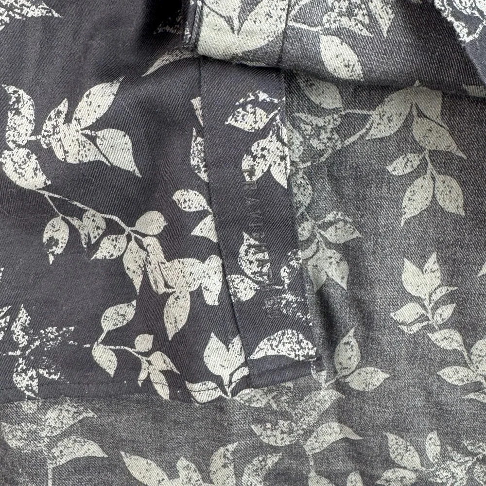 Travis Mathew Under Button Collar Shirt Mens XL Black Searchlight Floral Casual